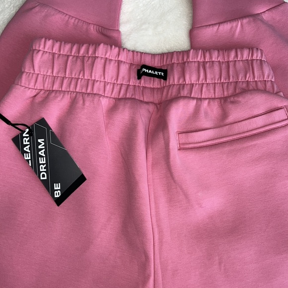 ELMTS CUFFED JOGGER
Women's Interlock Knit Cuffed Jogger
Color :Confetti🩷🤍 - Picture 5 of 5